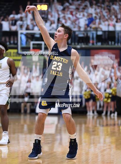 Thumbnail 1 in St. Vincent-St. Mary vs. Olmsted Falls (OHSAA DI Regional Semifinal) photogallery.
