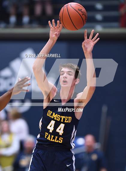Thumbnail 1 in St. Vincent-St. Mary vs. Olmsted Falls (OHSAA DI Regional Semifinal) photogallery.