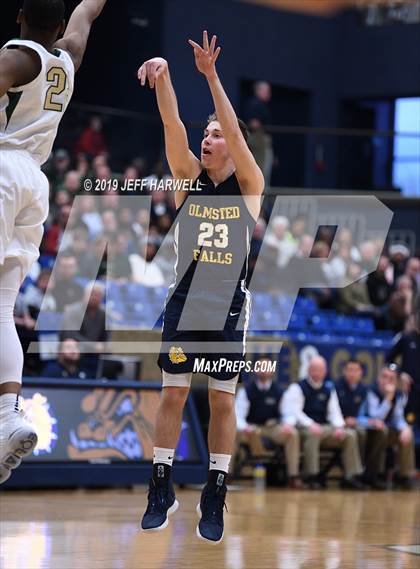 Thumbnail 3 in St. Vincent-St. Mary vs. Olmsted Falls (OHSAA DI Regional Semifinal) photogallery.