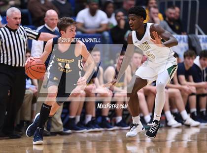 Thumbnail 2 in St. Vincent-St. Mary vs. Olmsted Falls (OHSAA DI Regional Semifinal) photogallery.