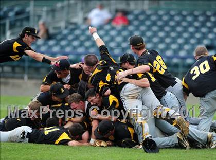 Thumbnail 3 in Amity Regional vs. Shelton (SCC Final) photogallery.