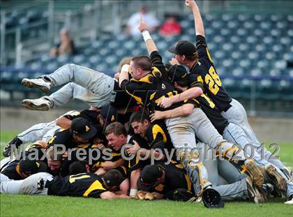 Thumbnail 3 in Amity Regional vs. Shelton (SCC Final) photogallery.