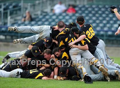 Thumbnail 1 in Amity Regional vs. Shelton (SCC Final) photogallery.