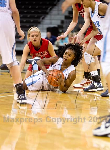 Thumbnail 3 in St. Henry vs Boone Co. (KHSAA Ninth Region) photogallery.