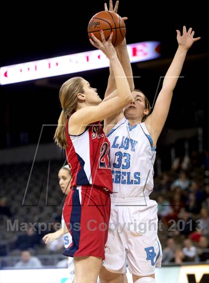 Thumbnail 2 in St. Henry vs Boone Co. (KHSAA Ninth Region) photogallery.