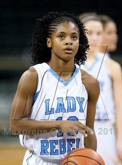 Thumbnail 2 in St. Henry vs Boone Co. (KHSAA Ninth Region) photogallery.