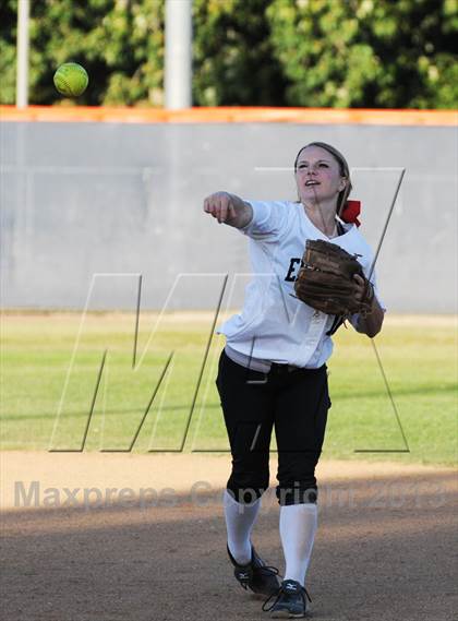 Thumbnail 3 in El Dorado vs. Rosary photogallery.