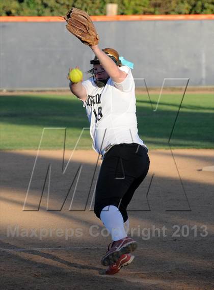 Thumbnail 2 in El Dorado vs. Rosary photogallery.