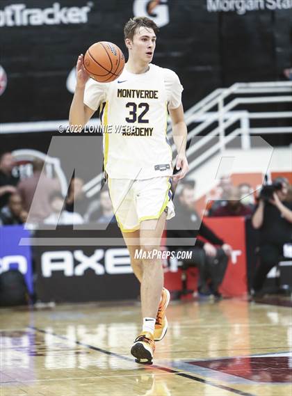 Thumbnail 1 in La Lumiere vs. Montverde Academy (Spalding Hoophall Classic) photogallery.