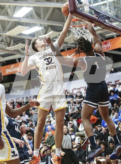 Thumbnail 2 in La Lumiere vs. Montverde Academy (Spalding Hoophall Classic) photogallery.
