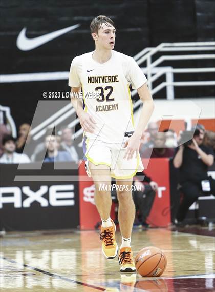 Thumbnail 1 in La Lumiere vs. Montverde Academy (Spalding Hoophall Classic) photogallery.