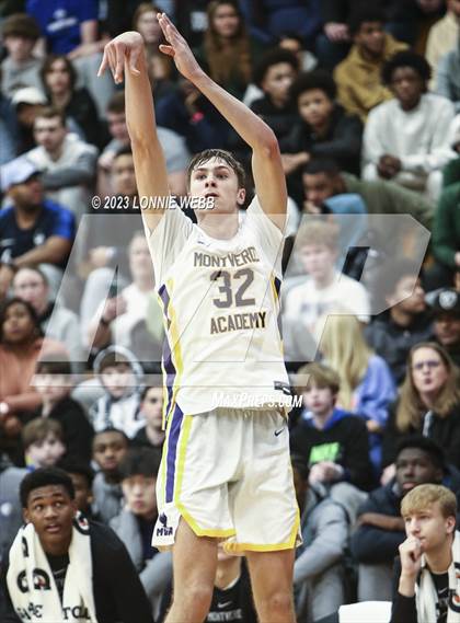 Thumbnail 2 in La Lumiere vs. Montverde Academy (Spalding Hoophall Classic) photogallery.