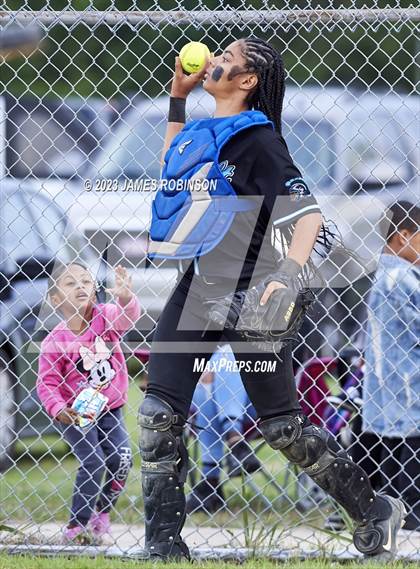 Thumbnail 3 in Raines @ Ribault photogallery.