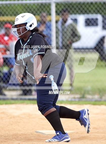 Thumbnail 1 in Raines @ Ribault photogallery.