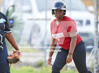 Thumbnail 3 in Raines @ Ribault photogallery.