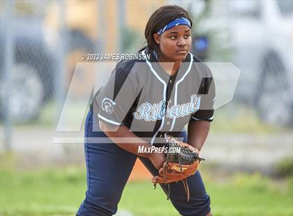 Thumbnail 2 in Raines @ Ribault photogallery.