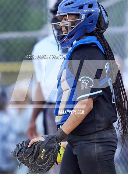 Thumbnail 1 in Raines @ Ribault photogallery.