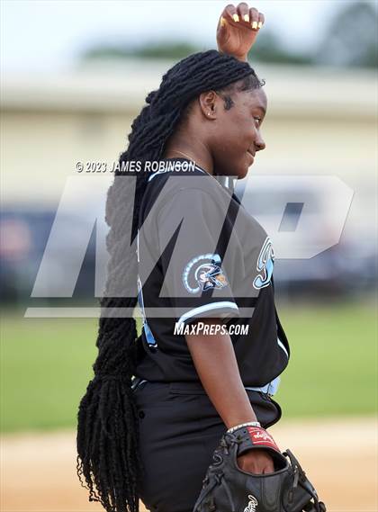 Thumbnail 1 in Raines @ Ribault photogallery.