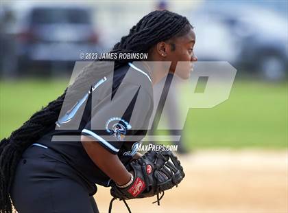 Thumbnail 2 in Raines @ Ribault photogallery.