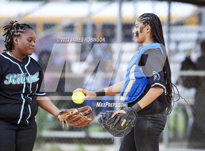 Thumbnail 3 in Raines @ Ribault photogallery.