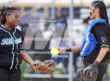 Thumbnail 2 in Raines @ Ribault photogallery.