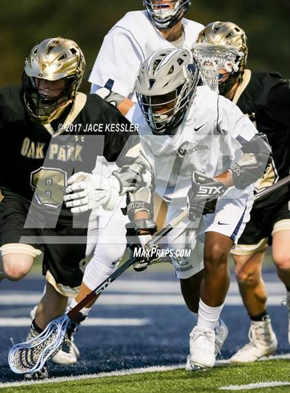 Thumbnail 3 in Oak Park vs. Sierra Canyon photogallery.