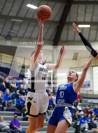 Thumbnail 1 in Indianapolis Bishop Chatard vs. Tri-West Hendricks (IHSAA 3A Regional Semifinal) photogallery.