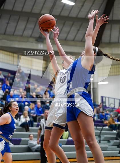 Thumbnail 2 in Indianapolis Bishop Chatard vs. Tri-West Hendricks (IHSAA 3A Regional Semifinal) photogallery.
