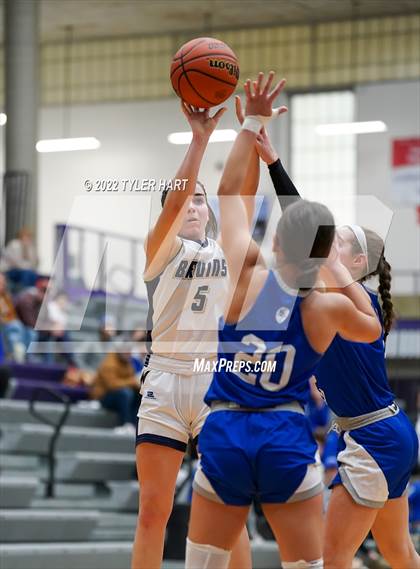 Thumbnail 3 in Indianapolis Bishop Chatard vs. Tri-West Hendricks (IHSAA 3A Regional Semifinal) photogallery.