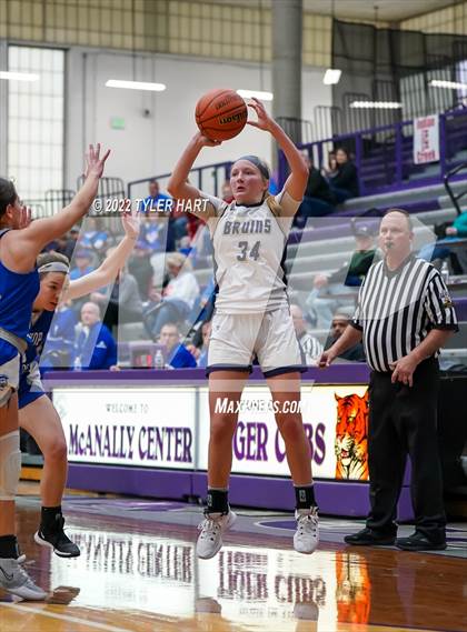 Thumbnail 1 in Indianapolis Bishop Chatard vs. Tri-West Hendricks (IHSAA 3A Regional Semifinal) photogallery.