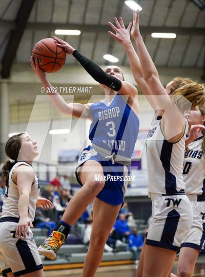 Thumbnail 1 in Indianapolis Bishop Chatard vs. Tri-West Hendricks (IHSAA 3A Regional Semifinal) photogallery.