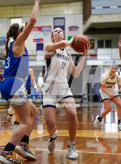 Thumbnail 3 in Indianapolis Bishop Chatard vs. Tri-West Hendricks (IHSAA 3A Regional Semifinal) photogallery.
