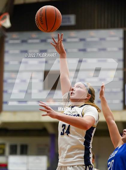 Thumbnail 3 in Indianapolis Bishop Chatard vs. Tri-West Hendricks (IHSAA 3A Regional Semifinal) photogallery.