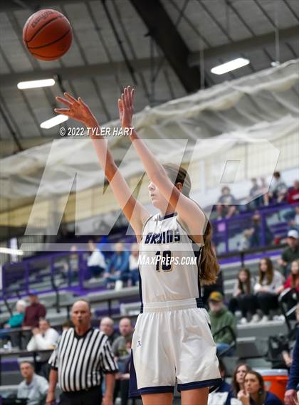 Thumbnail 3 in Indianapolis Bishop Chatard vs. Tri-West Hendricks (IHSAA 3A Regional Semifinal) photogallery.
