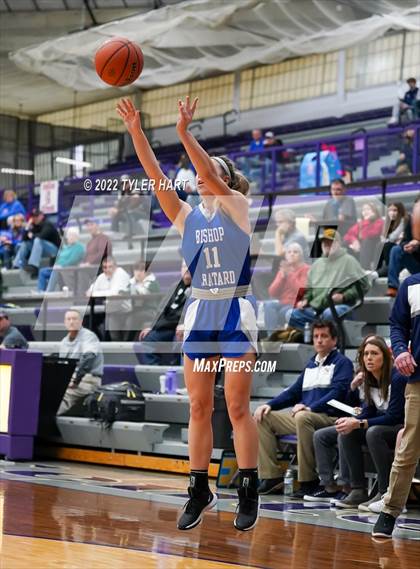 Thumbnail 2 in Indianapolis Bishop Chatard vs. Tri-West Hendricks (IHSAA 3A Regional Semifinal) photogallery.