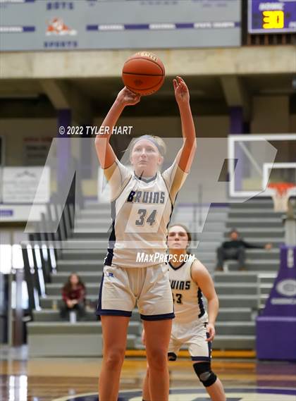 Thumbnail 1 in Indianapolis Bishop Chatard vs. Tri-West Hendricks (IHSAA 3A Regional Semifinal) photogallery.
