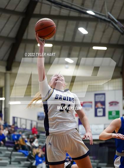 Thumbnail 3 in Indianapolis Bishop Chatard vs. Tri-West Hendricks (IHSAA 3A Regional Semifinal) photogallery.