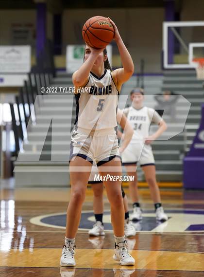 Thumbnail 3 in Indianapolis Bishop Chatard vs. Tri-West Hendricks (IHSAA 3A Regional Semifinal) photogallery.