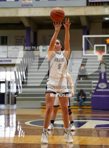 Thumbnail 3 in Indianapolis Bishop Chatard vs. Tri-West Hendricks (IHSAA 3A Regional Semifinal) photogallery.