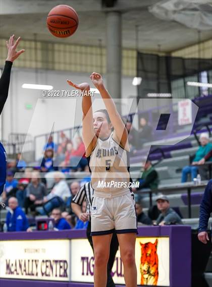 Thumbnail 2 in Indianapolis Bishop Chatard vs. Tri-West Hendricks (IHSAA 3A Regional Semifinal) photogallery.