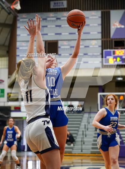 Thumbnail 3 in Indianapolis Bishop Chatard vs. Tri-West Hendricks (IHSAA 3A Regional Semifinal) photogallery.
