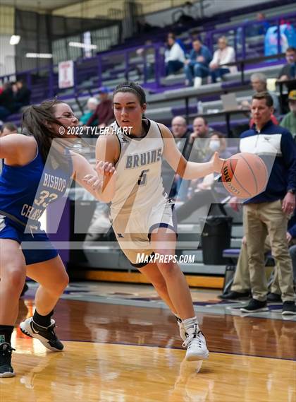 Thumbnail 3 in Indianapolis Bishop Chatard vs. Tri-West Hendricks (IHSAA 3A Regional Semifinal) photogallery.