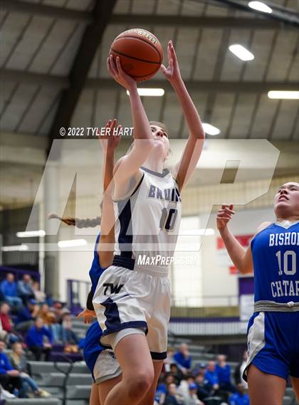 Thumbnail 2 in Indianapolis Bishop Chatard vs. Tri-West Hendricks (IHSAA 3A Regional Semifinal) photogallery.