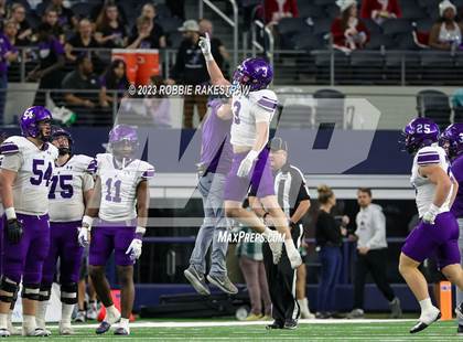 Thumbnail 2 in Chapel Hill vs. Anna (UIL 4A D1 Football Final) photogallery.
