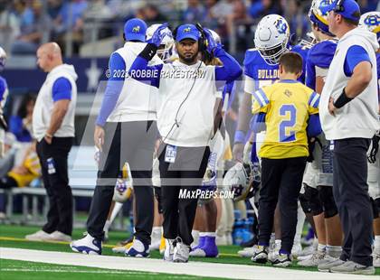 Thumbnail 2 in Chapel Hill vs. Anna (UIL 4A D1 Football Final) photogallery.