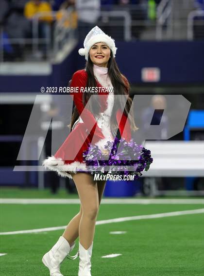 Thumbnail 2 in Chapel Hill vs. Anna (UIL 4A D1 Football Final) photogallery.