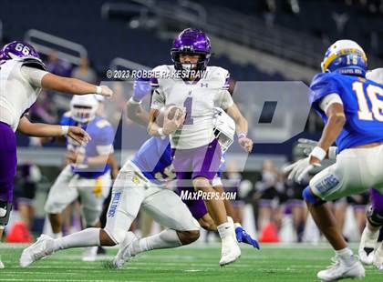 Thumbnail 1 in Chapel Hill vs. Anna (UIL 4A D1 Football Final) photogallery.