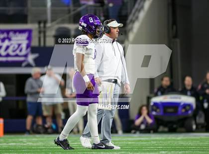 Thumbnail 3 in Chapel Hill vs. Anna (UIL 4A D1 Football Final) photogallery.