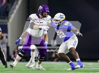 Thumbnail 3 in Chapel Hill vs. Anna (UIL 4A D1 Football Final) photogallery.