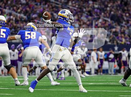 Thumbnail 3 in Chapel Hill vs. Anna (UIL 4A D1 Football Final) photogallery.